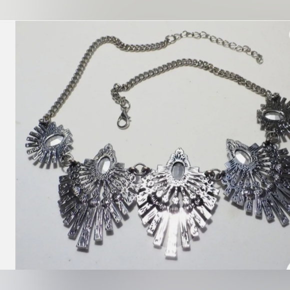 Stunning Large Ornate Rhinestone Necklace with Earings set - Picture 4 of 7